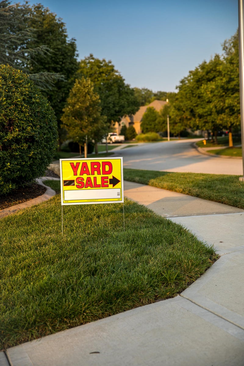 Sunburst Systems 3930 Assembled Yard Sale Signs with included U-Stake 10 Count, 32" H x 22" W, Yellow and Red - Image 5